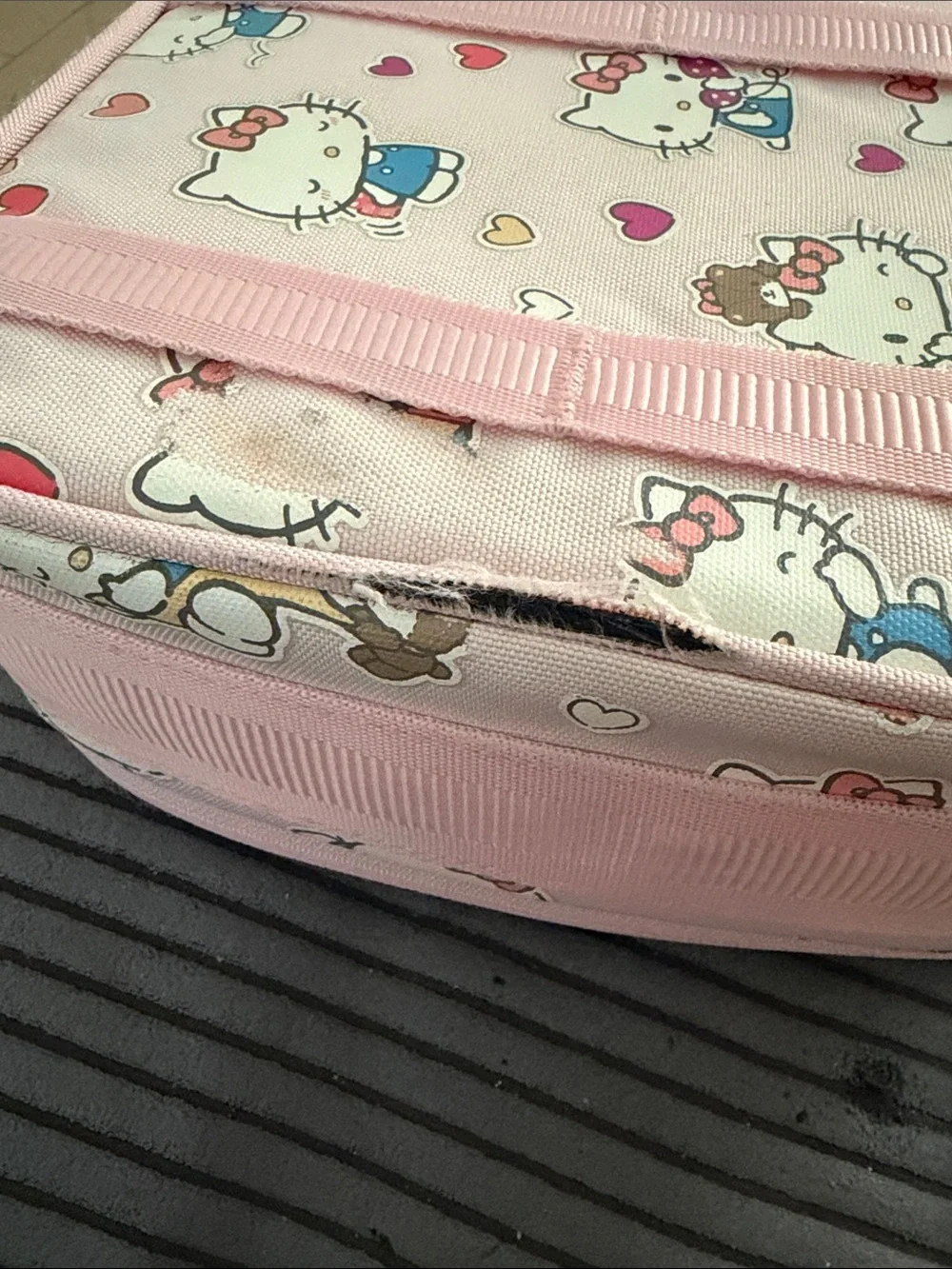 Hello Kitty® Hearts Glow-In-The-Dark Mackenzie Classic Lunch Box